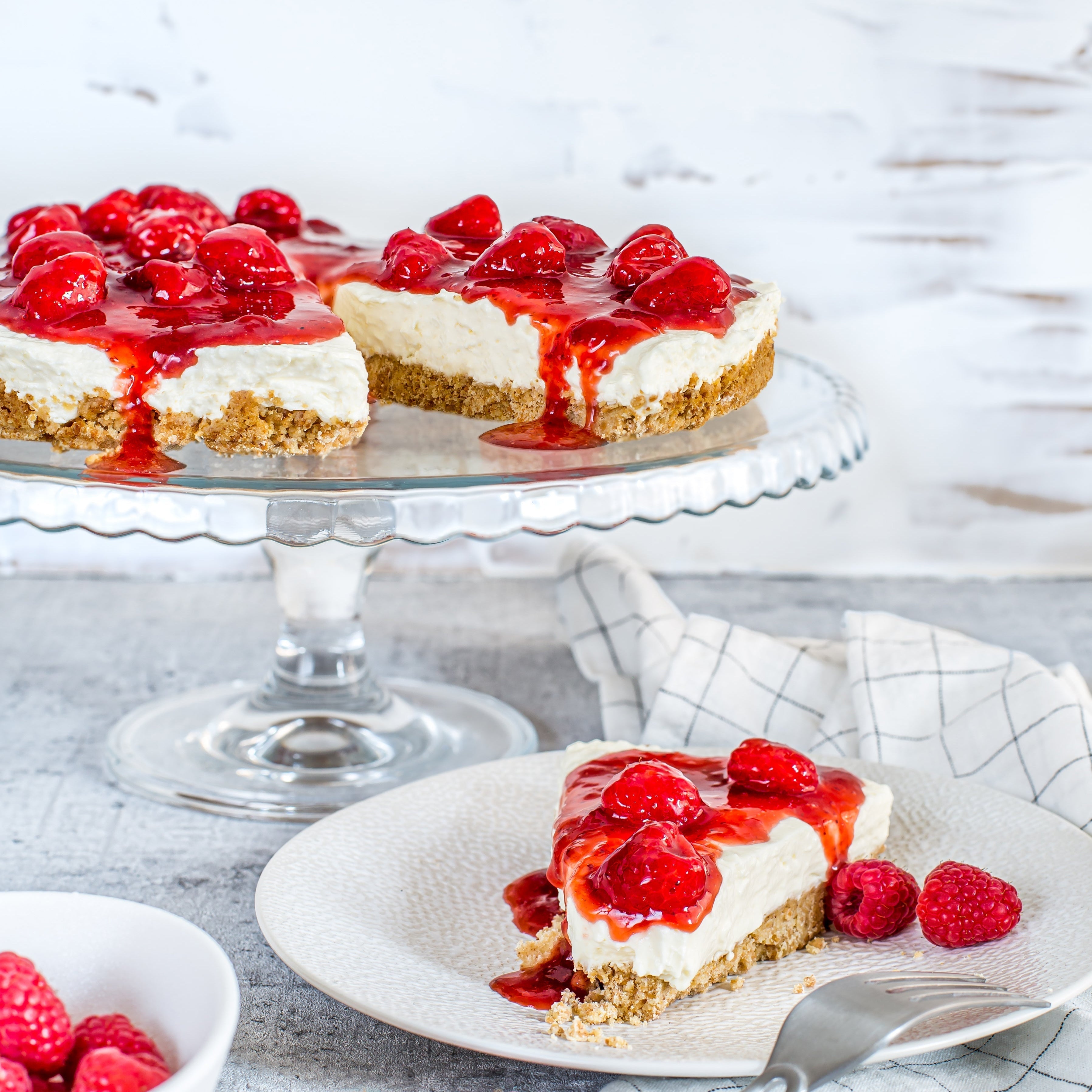 PINDAKAAS-MONCHOUTAART MET FRAMBOZENJAM